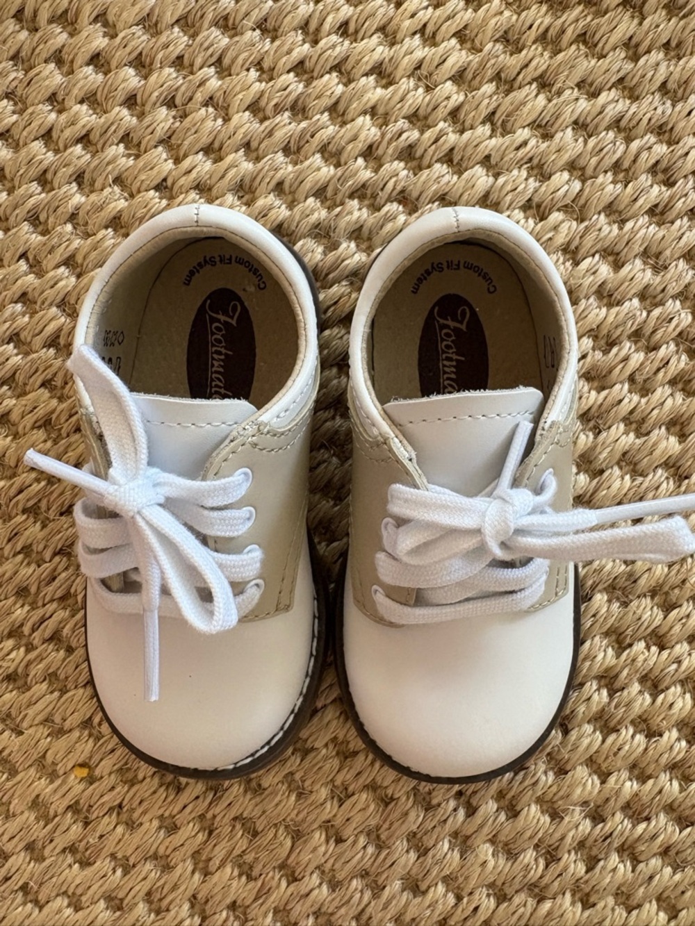 FootMates White and Cream Saddle Oxford Toddler Lace-Up Dress Shoes